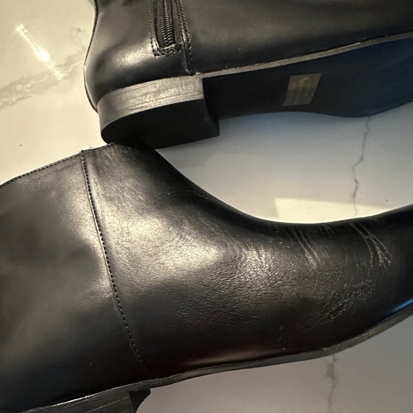 FLAT ROUNDED TOE ANKLE BOOTS - Picture 2 of 4